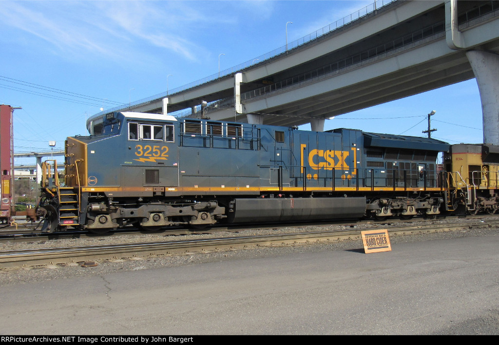 CSX 3252 ET44AH